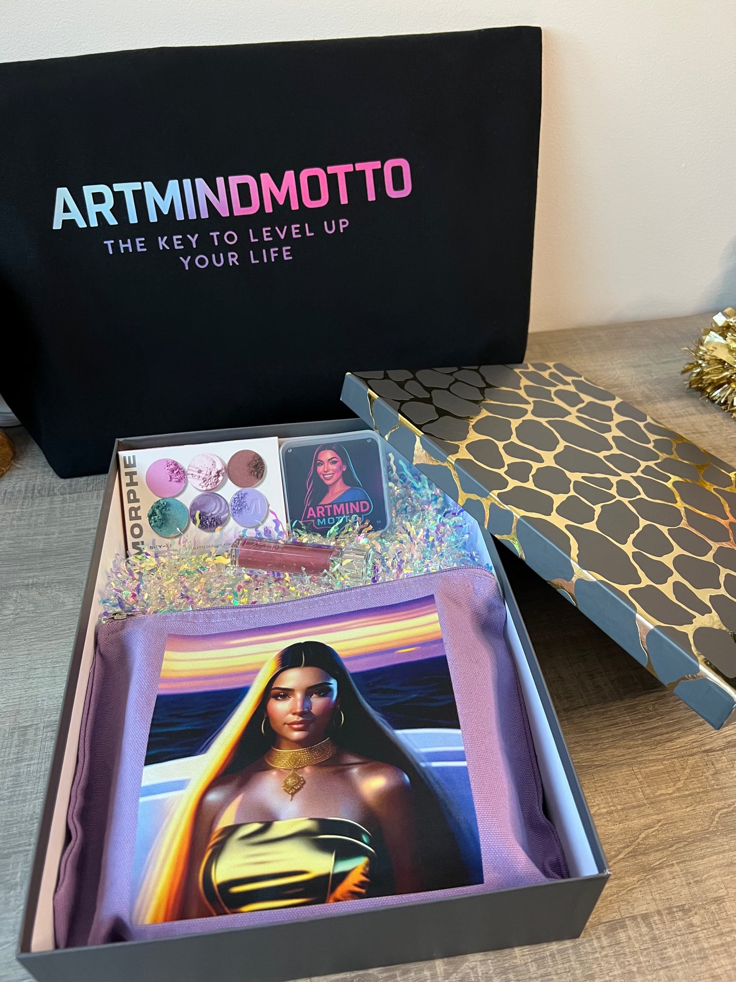 Fully customizable gift box